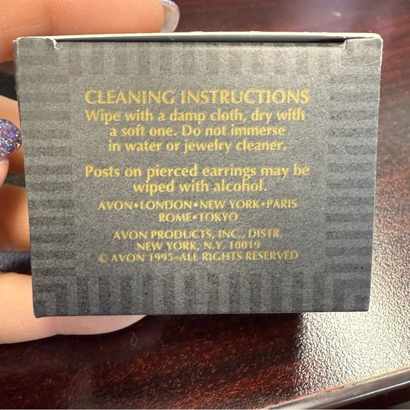 Avon vintage 1995 Festive Christmas Tree clip  Earrings NIB - Picture 2 of 4